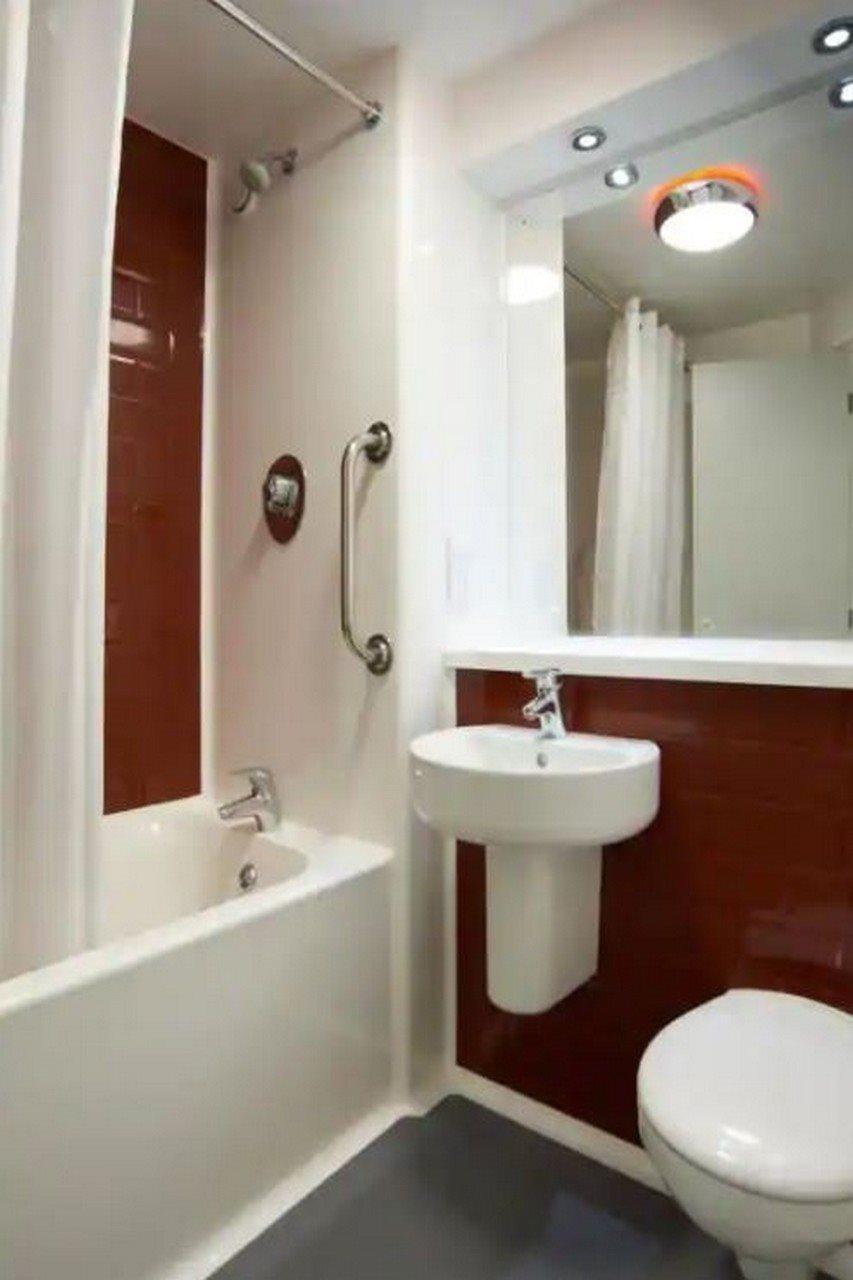 Travelodge London Teddington Zewnętrze zdjęcie