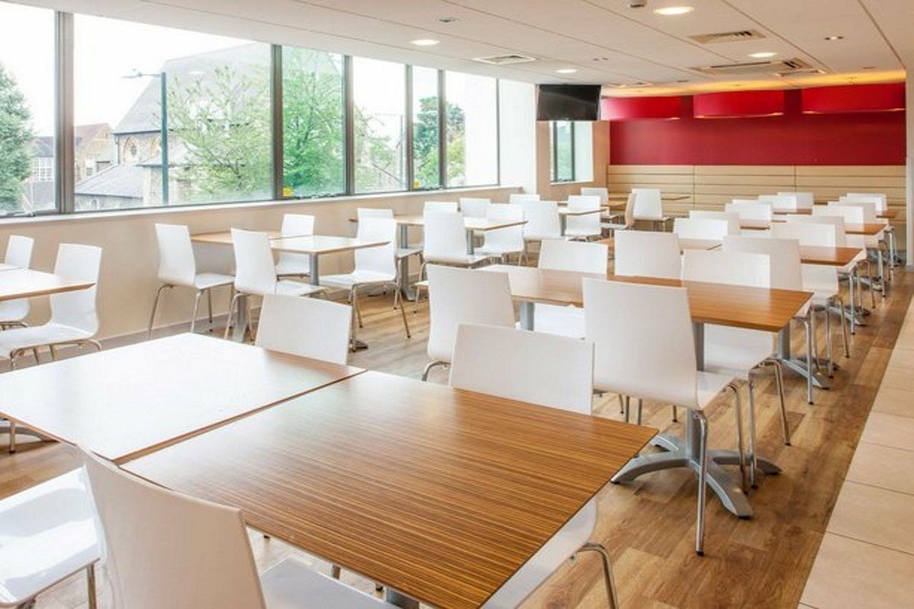 Travelodge London Teddington Zewnętrze zdjęcie