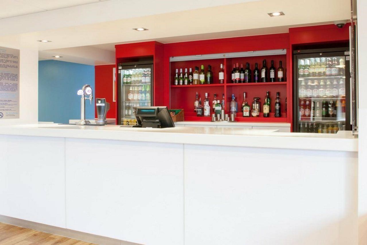 Travelodge London Teddington Zewnętrze zdjęcie