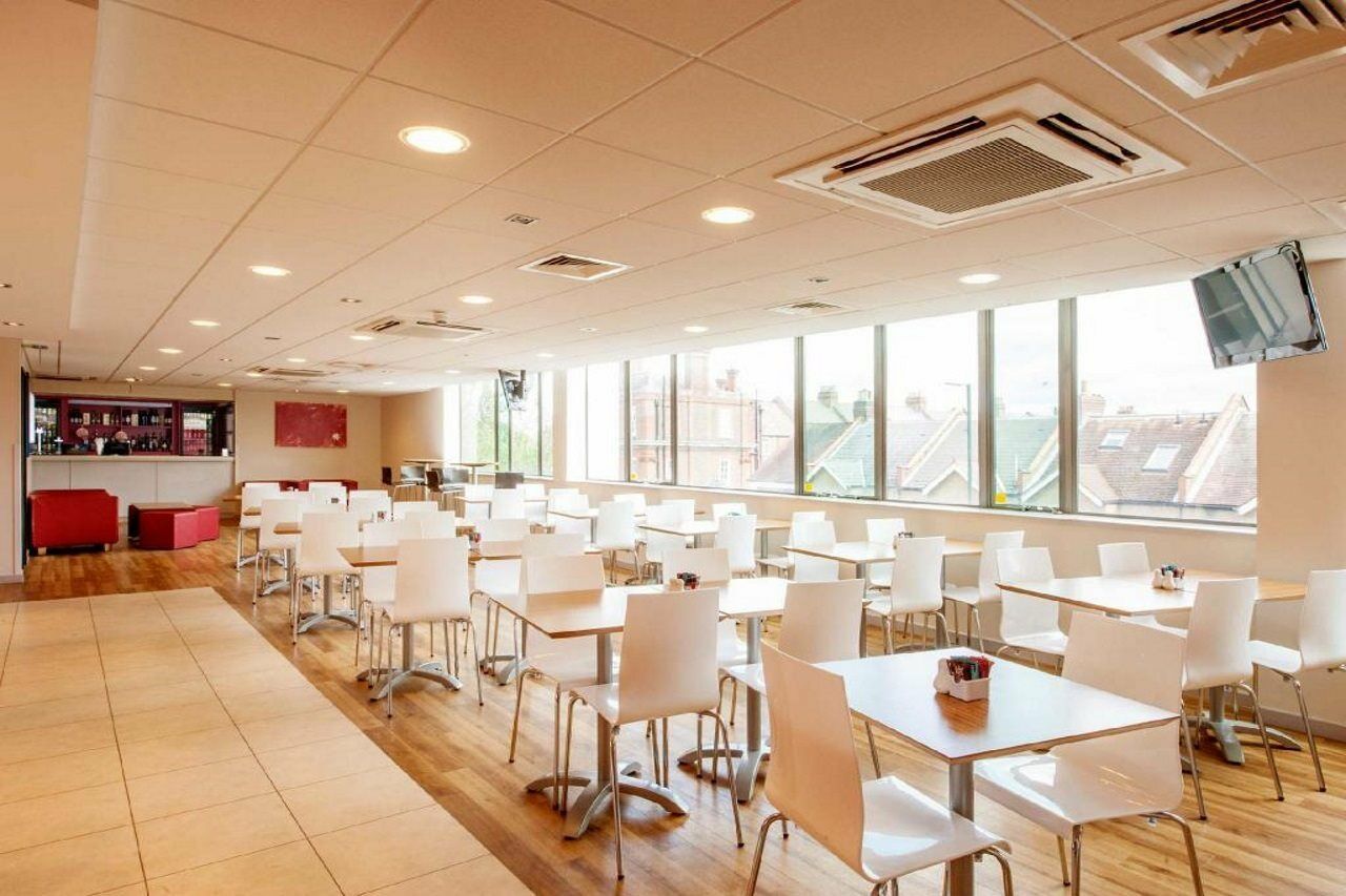 Travelodge London Teddington Zewnętrze zdjęcie